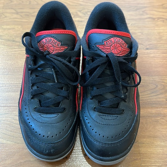 Air Jordan nike retro low style boys sneakers. - Picture 2 of 11